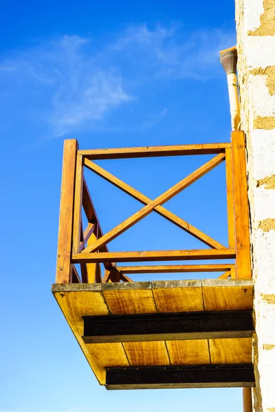 Balcón Madera Improvisado Una Terraza Madera Detalles Arquitectura Antigua Contra — Foto de Stock