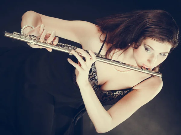 Música Elegancia Mujer Elegante Seductora Tocando Flauta Transversal Músico Femenino — Foto de Stock