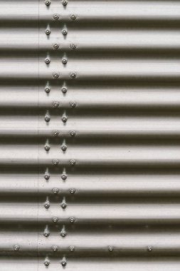 Metal desenli arkaplandan yapılmış detaylı levha. Endüstriyel doku kavramını kapat.