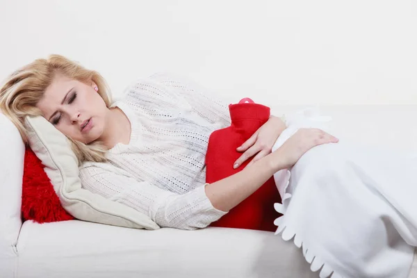 Períodos Dolorosos Conceito Problemas Cólicas Menstruais Mulher Com Cãibras Estômago — Fotografia de Stock