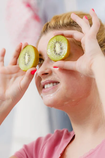 Cuidado Facial Piel Cuerpo Vitaminas Buen Tratamiento Tez Hogar Concepto —  Fotos de Stock