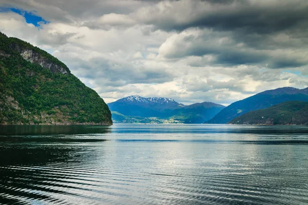 Turismo Férias Viagens Montanhas Paisagem Fiorde Noruega Escandinávia Europa Norddalsfjorden — Fotografia de Stock