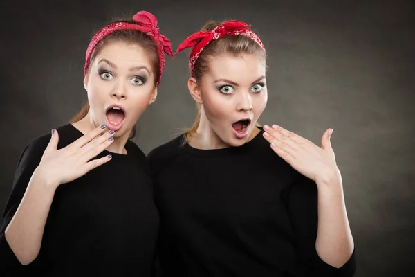 Çılgınca Eğlence Pozitif Delilik Komik Yüzlerini Gösteren Kadınlar Kaygısız Hissederler — Stok fotoğraf
