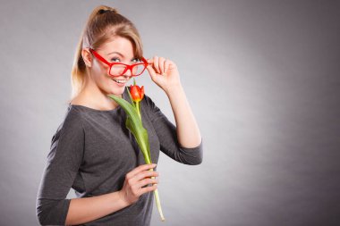 Tutkulu Bayan gözlük.