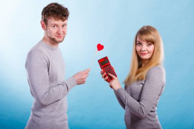 Avantajları ve dezavantajları bir ilişki. Genç sarışın çekici Bayan hesaplamak kız olmanın yüzde hüküm. 