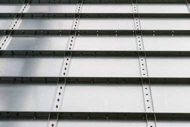 Metal desenli arkaplandan yapılmış detaylı levha. Endüstriyel doku kavramını kapat.