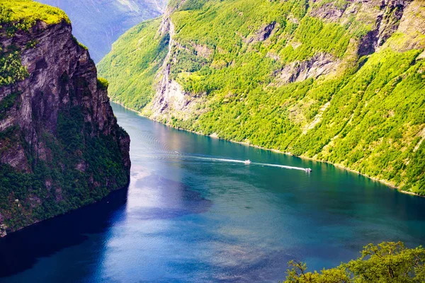 Toerisme Vakantie Reizen Prachtig Uitzicht Magische Geirangerfjorden Vanuit Het Gezichtspunt — Stockfoto