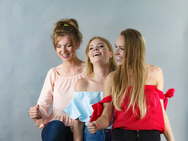 Happy Positive Female Friends Having Fun Enjoying Feminine Leisure Time — Stock Photo, Image