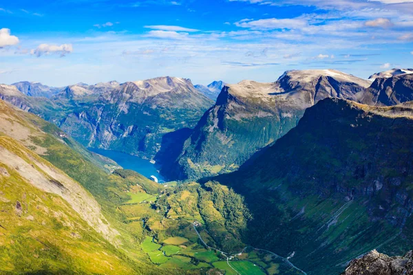 Turism Och Resor Fantastisk Utsikt Över Fjorden Geirangerfjorden Och Bergen — Stockfoto