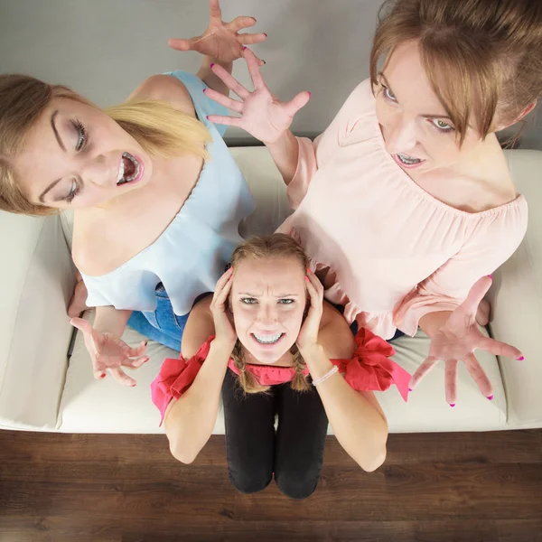 Woman Being Bullied Her Two Female Friends Women Having Argument — Stock Photo, Image