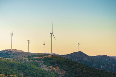 Yunan tepelerde yel değirmenleri