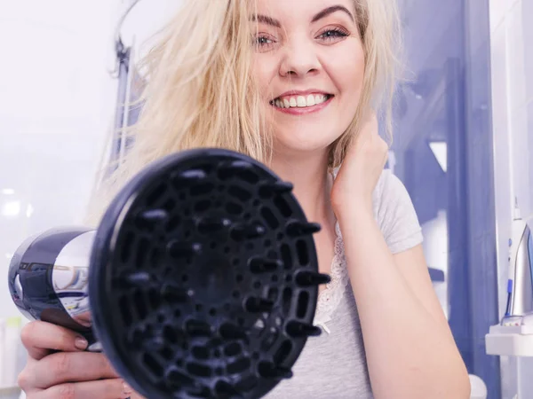 Woman doing curls with hairdryer diffuser — Stock Photo, Image