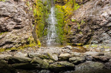 Küçük şelale dağlarda, Norveç.