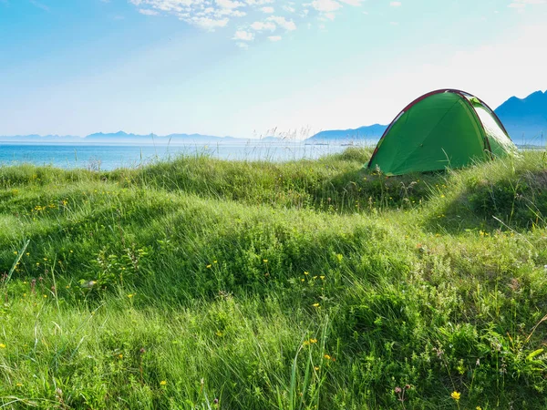 Seascape with tent on beach, Lofoten Norway — Stock Photo, Image