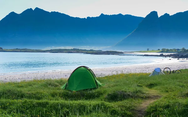 Seascape z namiotu na plaży, Norwegia Lofoty — Zdjęcie stockowe
