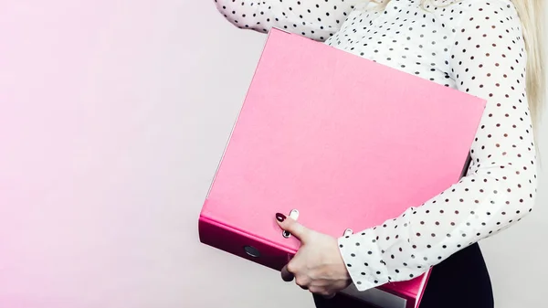 Woman holding pink binder with documents — Stock Photo, Image