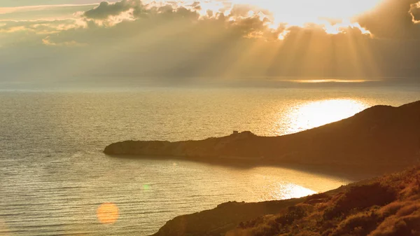 Griechische Küste bei Sonnenaufgang peloponnes mani — Stockfoto