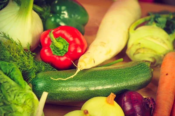 Vele gezonde kleurrijke groenten — Stockfoto