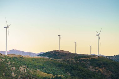 Yunan tepelerde yel değirmenleri