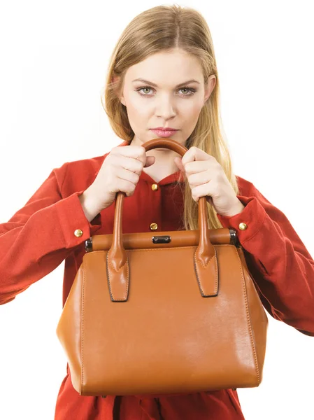 Deri çanta ile kadın moda — Stok fotoğraf