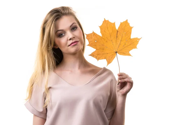 Woman holding maple leaf in hand — Stock Photo, Image