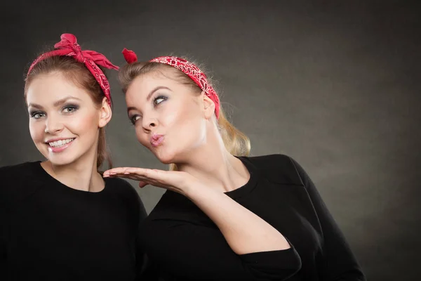 Loving sisters in retro pin up stylization. — Stock Photo, Image