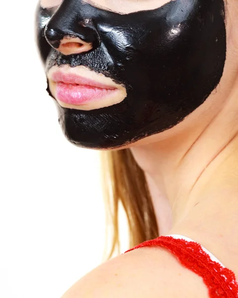 Fekete lány carbo leválását Arc maszk — Stock Fotó
