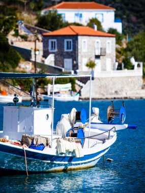 Yunan marinasında balıkçı teknesi