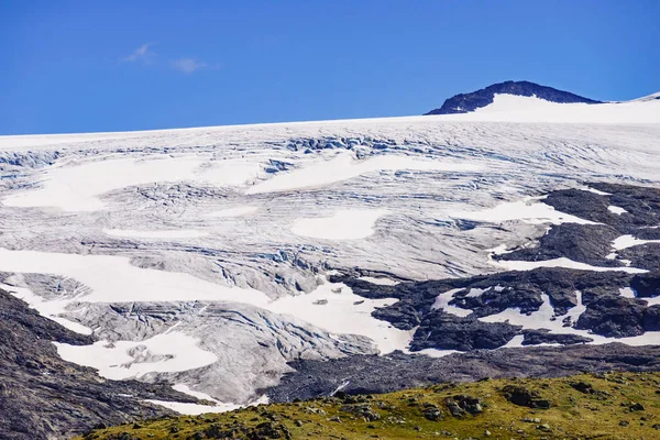 Montañas con glaciar de hielo. Road Sognefjellet, Noruega Fotos de stock libres de derechos