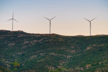 Yunan tepelerde yel değirmenleri