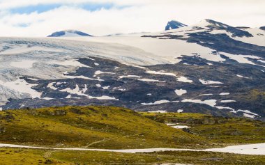 Buz buzullu dağlar. Road Sognefjellet, Norveç