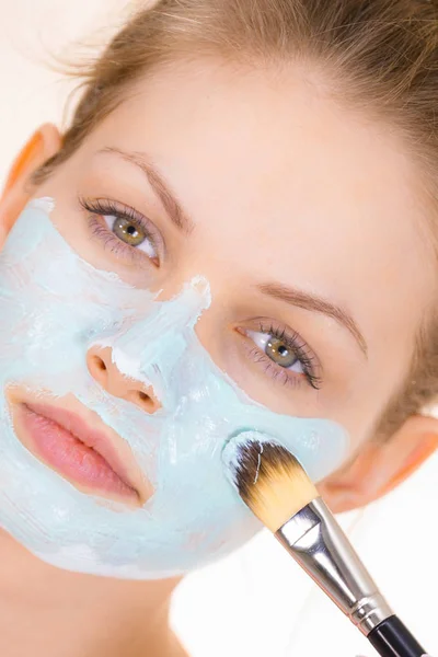 Girl apply green mud mask to face — Stock Photo, Image