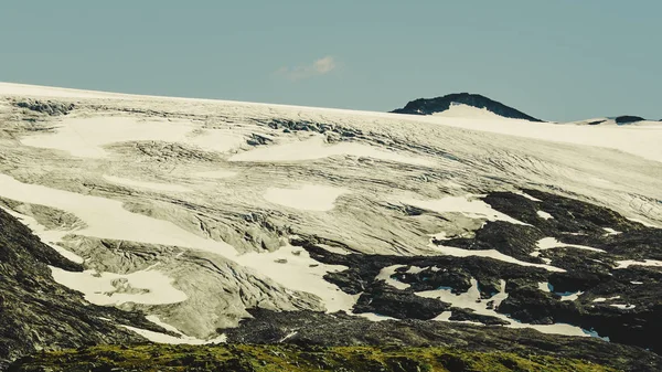 Buz buzullu dağlar. Road Sognefjellet, Norveç