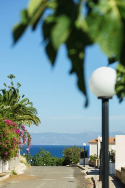 Yunan banliyölerinde boş yol