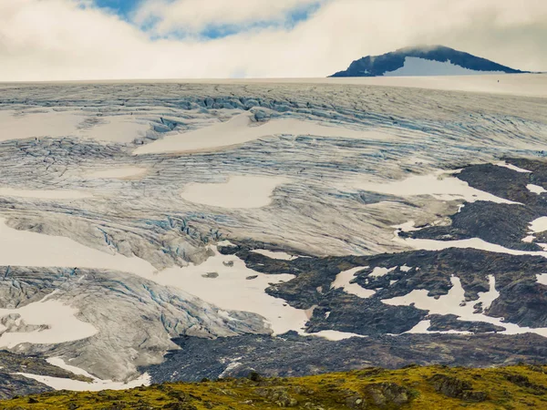 Montagne con ghiacciaio di ghiaccio. Strada Sognefjellet, Norvegia — Foto Stock