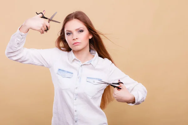 Leidenschaftliche Friseurin. — Stockfoto