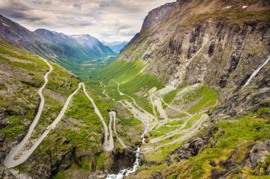 Troller yol Trollstigen dağ yolu Norveç'te