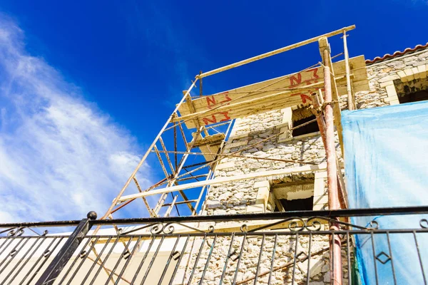 Instalação de construção em madeira . — Fotografia de Stock