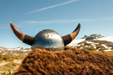Dağ doğası Norveç Viking kask