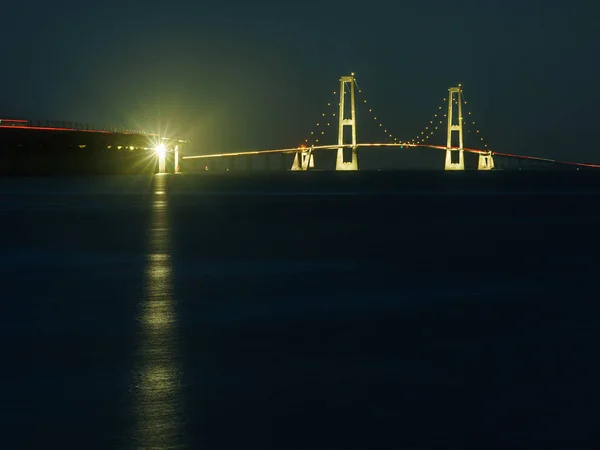 Pont Storebaelt au Danemark la nuit — Photo