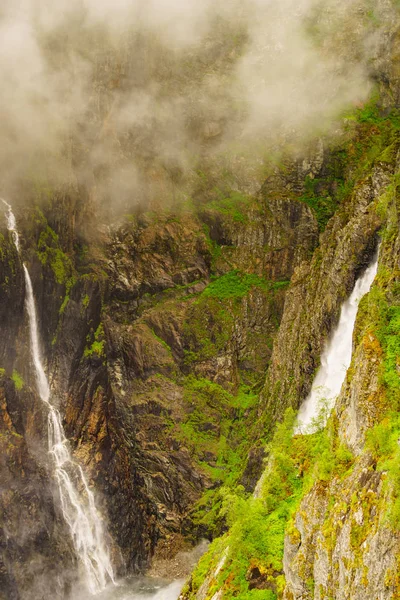 Cachoeira Voringsfossen, cânion Mabodalen Noruega — Fotografia de Stock