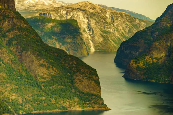 Paisaje de fiordos Aurlandsfjord en Noruega — Foto de Stock