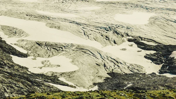 Berg med isglaciär. Road Sognefjellet, Norge — Stockfoto