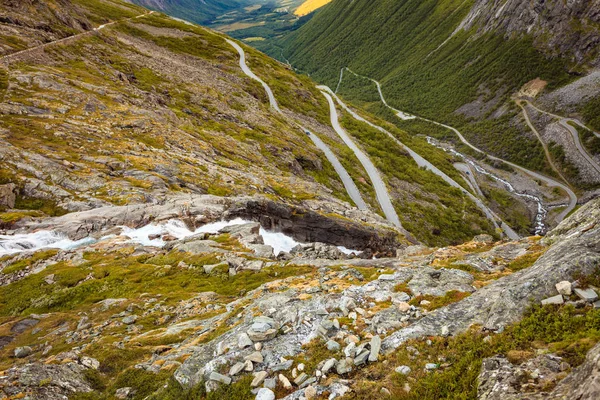 ノルウェーの trollstigen 山の道 — ストック写真