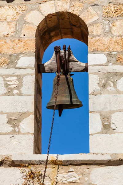 Detalle de campanario de arquitectura en la ciudad de Vathia, Mani Grecia . — Foto de Stock