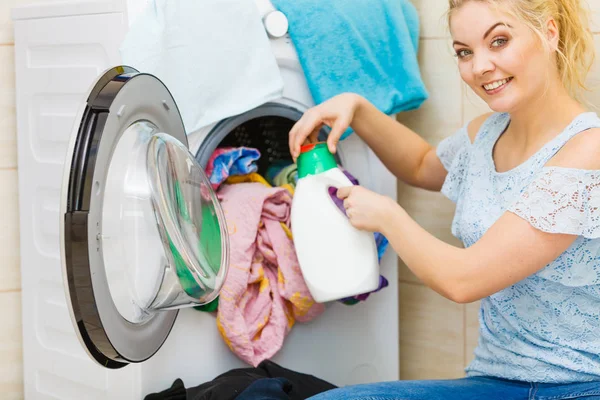 Girl doing laundry using liquid detergent — Stock Photo, Image