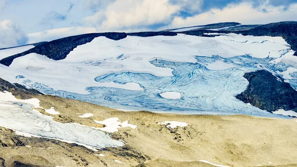Vista de montanhas com geleira Noruega — Fotografia de Stock