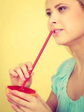 Meyve, kırmızı greyfurt suyu içme kadın