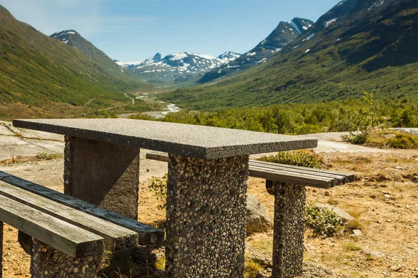 A hegyek pihenőhelye. Norvég útvonal Sognefjellet — Stock Fotó