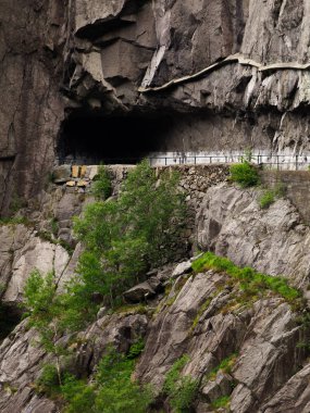 Norveç kayalar dağında eski tünel